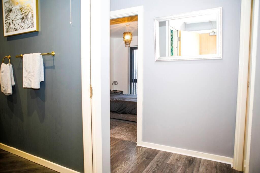 Stylish Two-Bedroom Salford Quays Apartment Manchester Zewnętrze zdjęcie