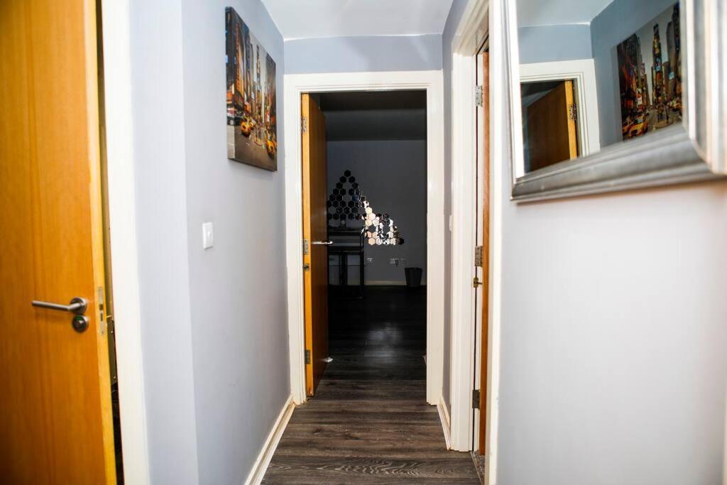 Stylish Two-Bedroom Salford Quays Apartment Manchester Zewnętrze zdjęcie