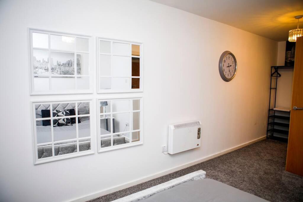 Stylish Two-Bedroom Salford Quays Apartment Manchester Zewnętrze zdjęcie