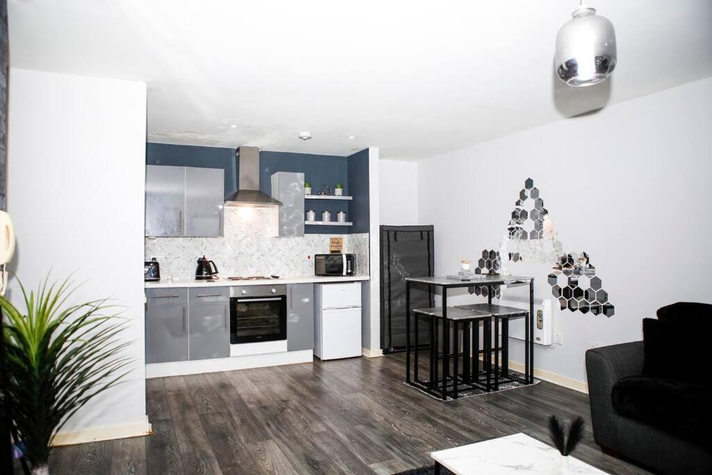 Stylish Two-Bedroom Salford Quays Apartment Manchester Zewnętrze zdjęcie