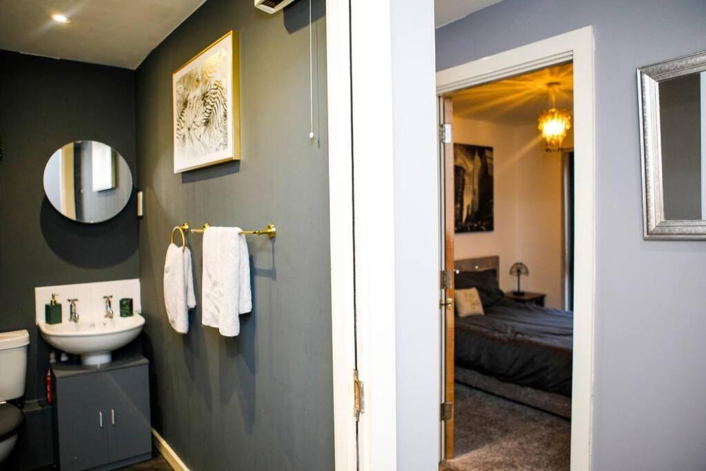 Stylish Two-Bedroom Salford Quays Apartment Manchester Zewnętrze zdjęcie
