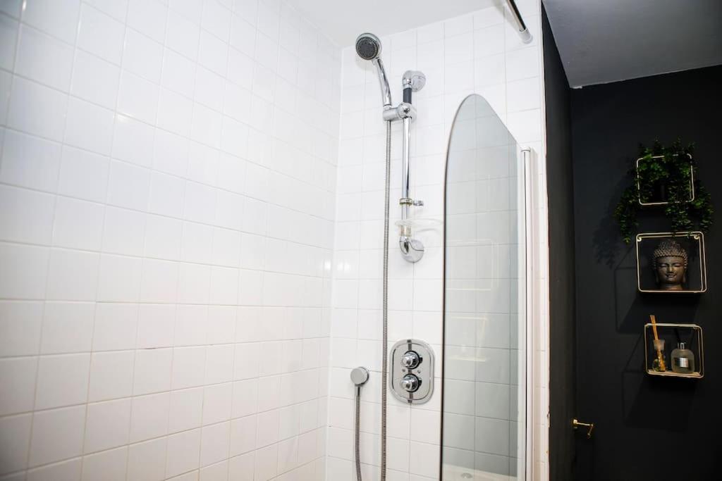 Stylish Two-Bedroom Salford Quays Apartment Manchester Zewnętrze zdjęcie